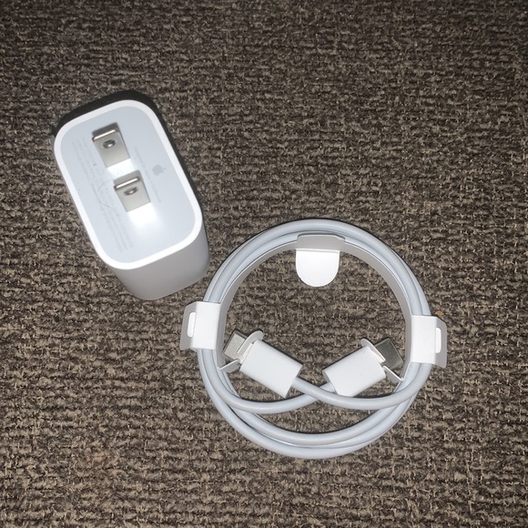 Authentic Apple Charger (regular length cord 1m) - Picture 5 of 5